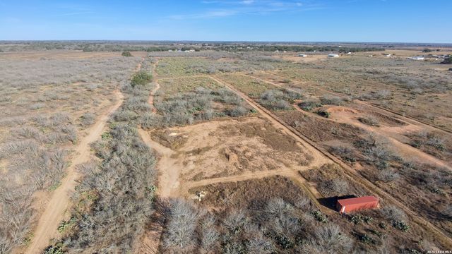 869 & 873 County Road 773, Devine, TX 78016