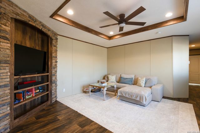 869 & 873 County Road 773, Devine, TX 78016