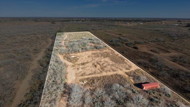 869 & 873 County Road 773, Devine, TX 78016