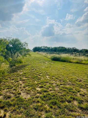 869 & 873 County Road 773, Devine, TX 78016