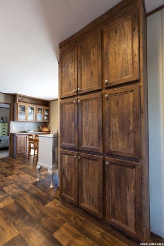 869 & 873 County Road 773, Devine, TX 78016