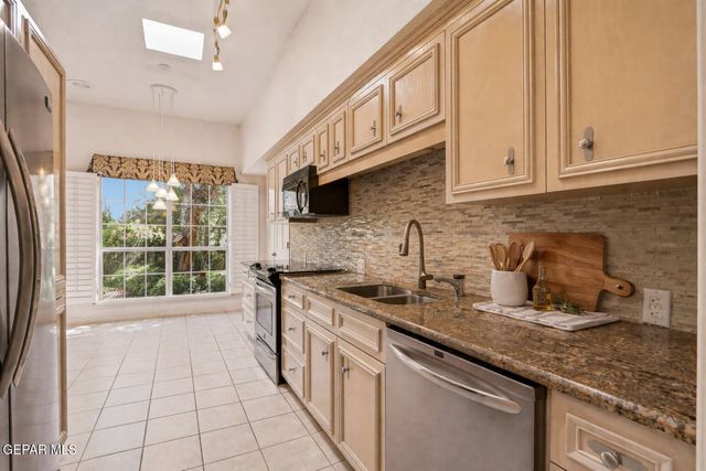 1038 LOS JARDINES Circle, El Paso, TX 79912