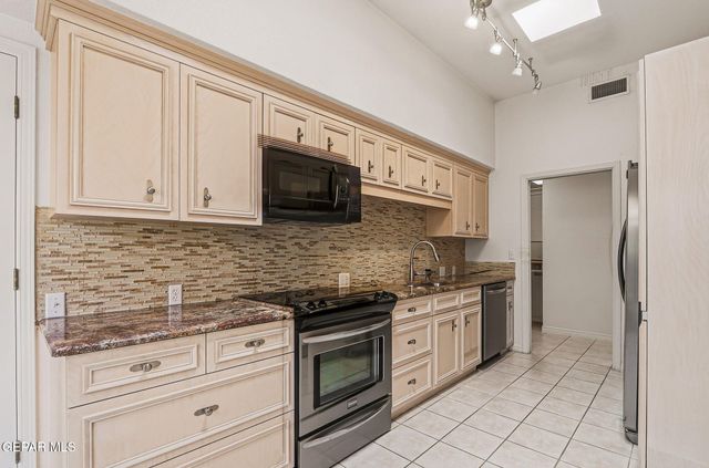 1038 LOS JARDINES Circle, El Paso, TX 79912