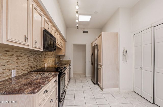 1038 LOS JARDINES Circle, El Paso, TX 79912