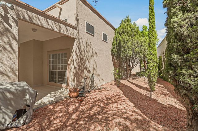 1038 LOS JARDINES Circle, El Paso, TX 79912