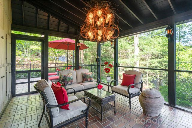 7 Cooper Cove S, Hendersonville, NC 28739