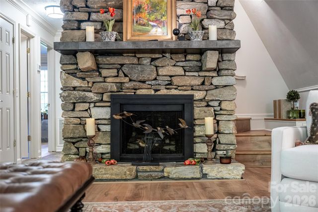 7 Cooper Cove S, Hendersonville, NC 28739