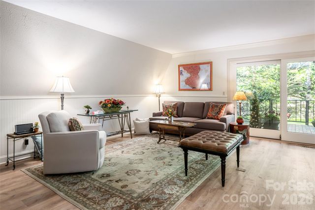 7 Cooper Cove S, Hendersonville, NC 28739