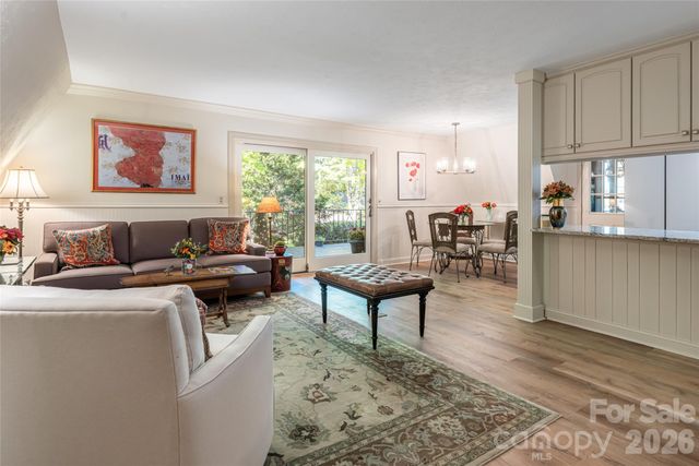 7 Cooper Cove S, Hendersonville, NC 28739