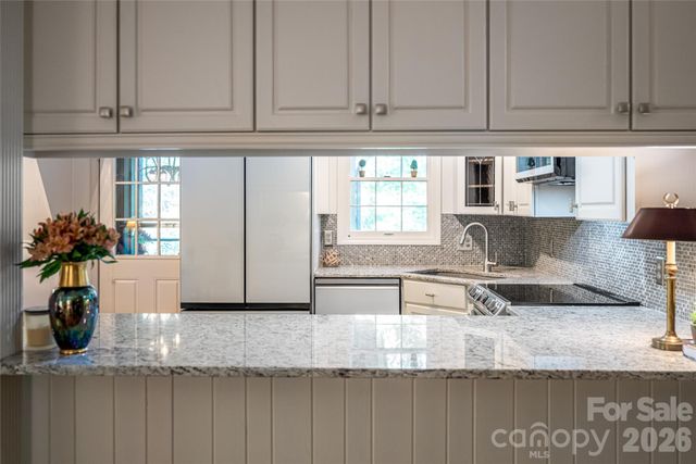 7 Cooper Cove S, Hendersonville, NC 28739