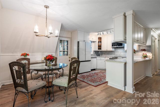 7 Cooper Cove S, Hendersonville, NC 28739