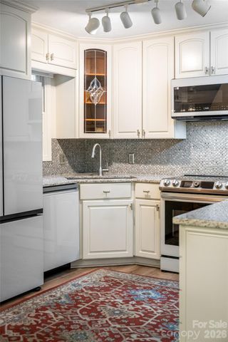 7 Cooper Cove S, Hendersonville, NC 28739