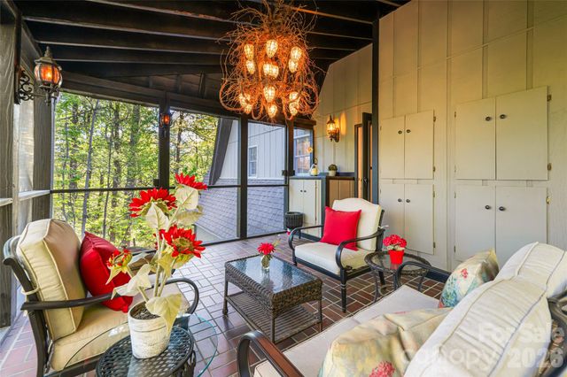 7 Cooper Cove S, Hendersonville, NC 28739