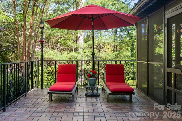 7 Cooper Cove S, Hendersonville, NC 28739