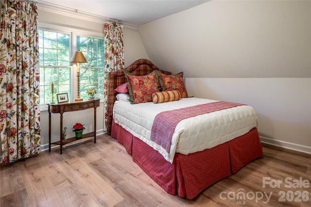 7 Cooper Cove S, Hendersonville, NC 28739
