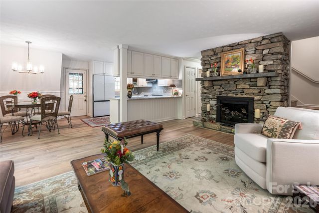7 Cooper Cove S, Hendersonville, NC 28739