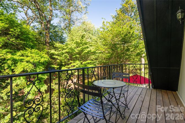 7 Cooper Cove S, Hendersonville, NC 28739