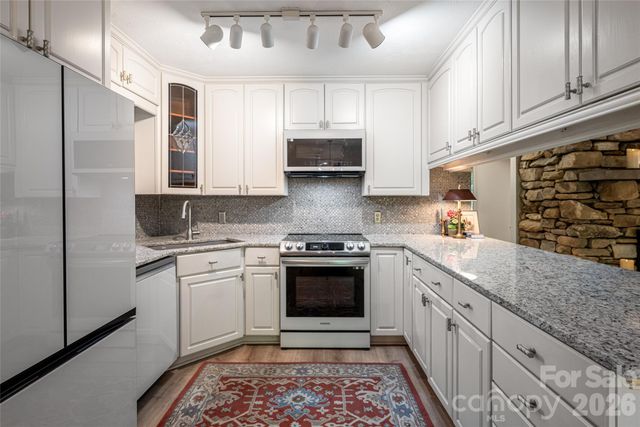 7 Cooper Cove S, Hendersonville, NC 28739