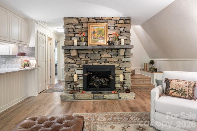 7 Cooper Cove S, Hendersonville, NC 28739