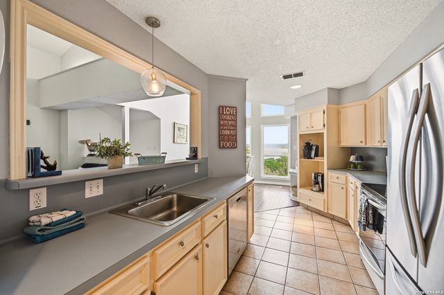 1518 LAKESIDE, Canyon Lake, TX 78133