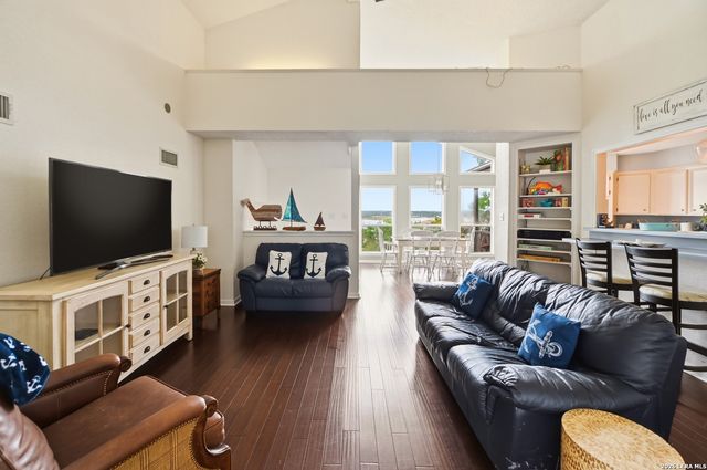 1518 LAKESIDE, Canyon Lake, TX 78133