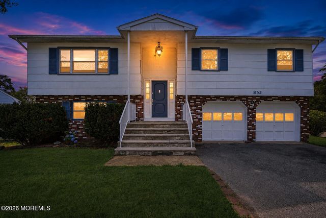 853 Neptune Avenue, Beachwood, NJ 08722