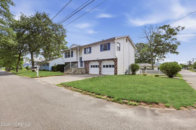 853 Neptune Avenue, Beachwood, NJ 08722