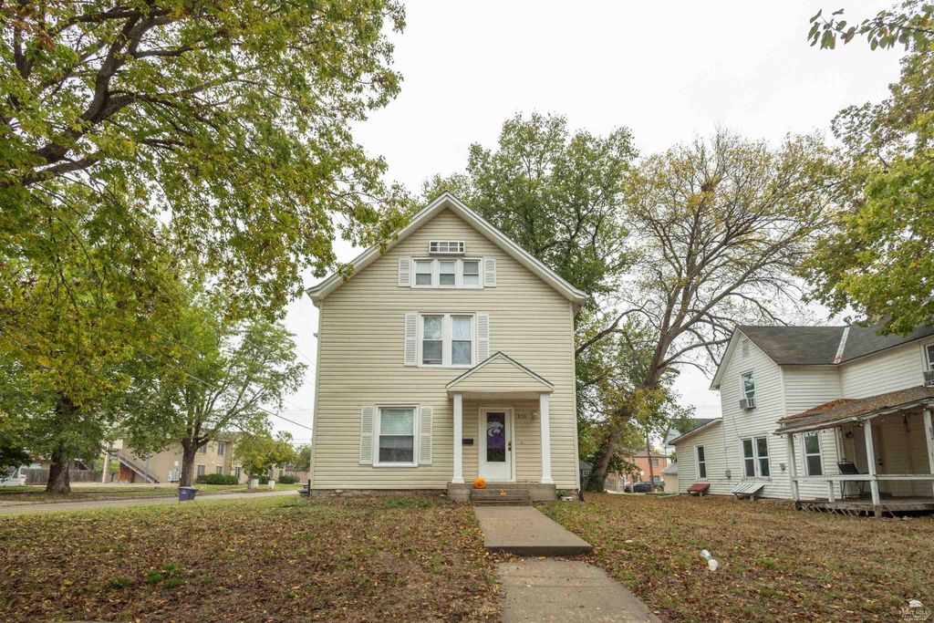 830 Laramie Street, Manhattan, KS 66502