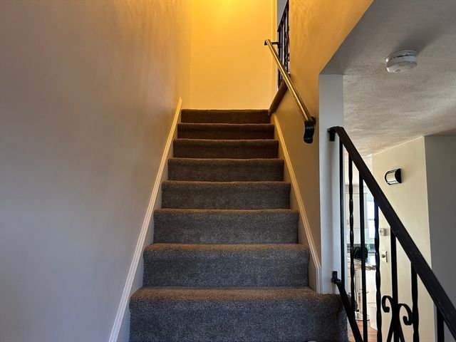 810 Lawrence St C, Lowell, MA 01852