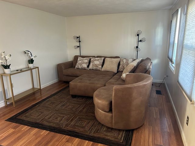 810 Lawrence St C, Lowell, MA 01852