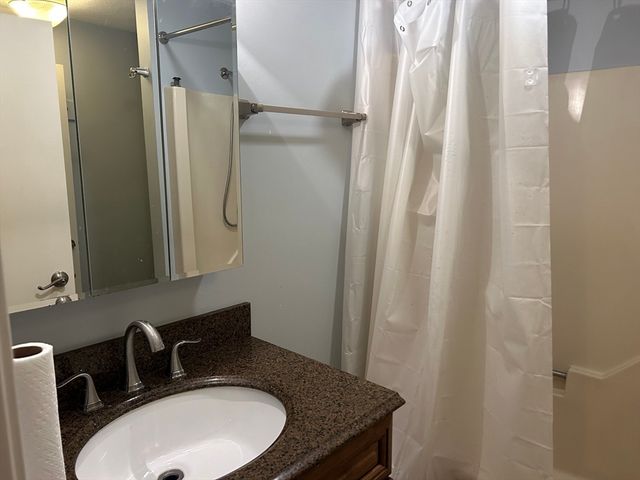 810 Lawrence St C, Lowell, MA 01852