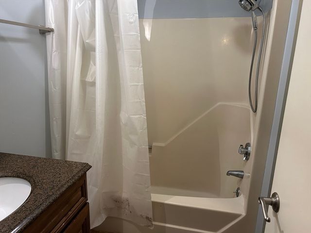 810 Lawrence St C, Lowell, MA 01852