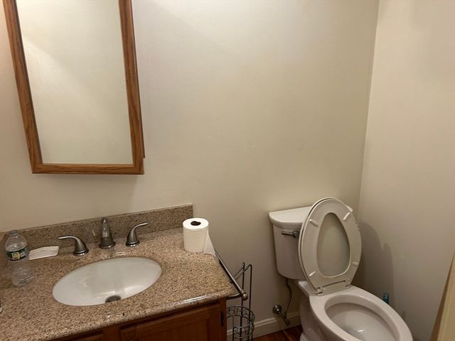 810 Lawrence St C, Lowell, MA 01852