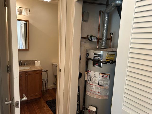 810 Lawrence St C, Lowell, MA 01852