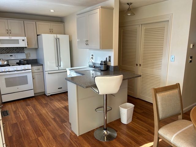 810 Lawrence St C, Lowell, MA 01852