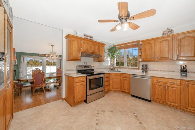 2907 Rhode Island Avenue, Medford, NY 11763