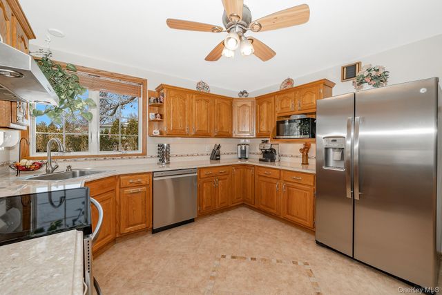 2907 Rhode Island Avenue, Medford, NY 11763