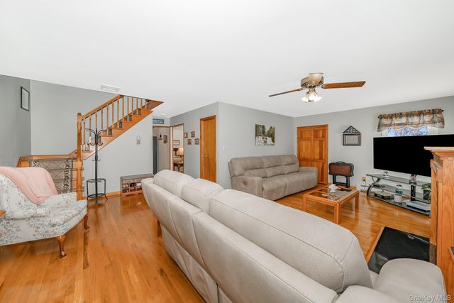 2907 Rhode Island Avenue, Medford, NY 11763