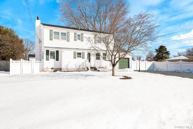 2907 Rhode Island Avenue, Medford, NY 11763