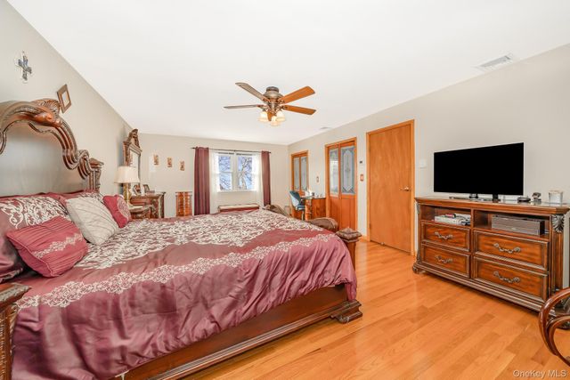 2907 Rhode Island Avenue, Medford, NY 11763