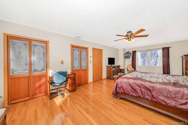 2907 Rhode Island Avenue, Medford, NY 11763