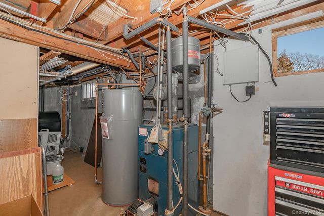 2907 Rhode Island Avenue, Medford, NY 11763