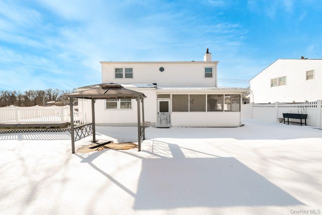 2907 Rhode Island Avenue, Medford, NY 11763