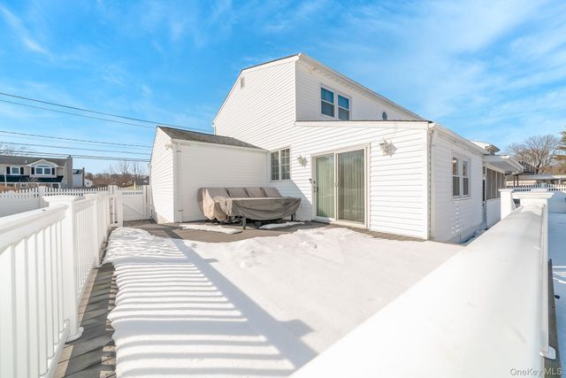 2907 Rhode Island Avenue, Medford, NY 11763