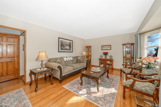 2907 Rhode Island Avenue, Medford, NY 11763