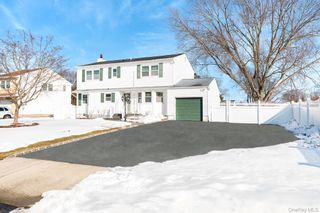 2907 Rhode Island Avenue, Medford, NY 11763