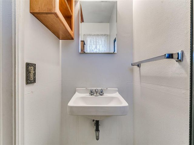 705 Mark Drive, Del City, OK 73115