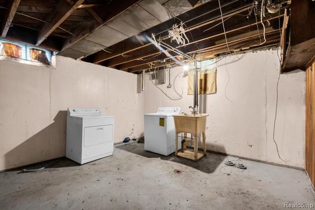 22533 S Kane Street, Detroit, MI 48223