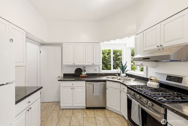 4318 1st Avenue NE, Seattle, WA 98105