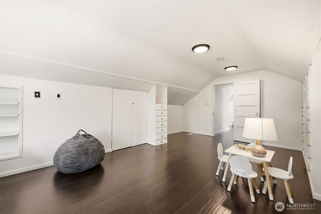 4318 1st Avenue NE, Seattle, WA 98105